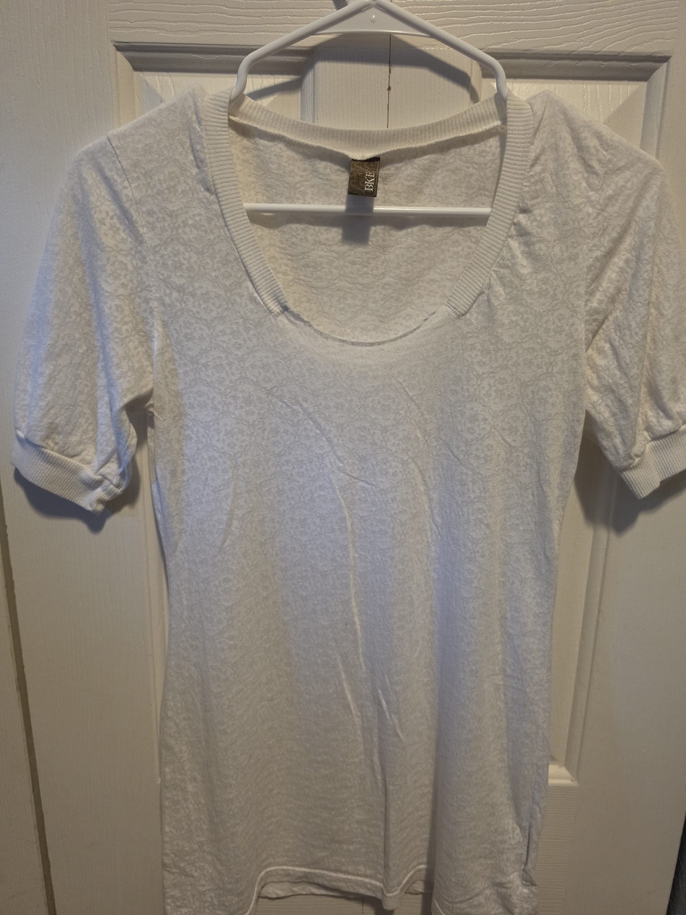 BKE Brand Women's White Scoop Neck Short Sleeve Top